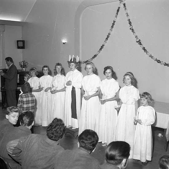 "På I 17 Libanon. Luciafest 17 december 1956"