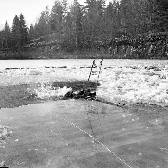 Enligt notering: "Isuppvisning Bjursjön 11/3 -59".