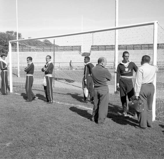 Brasilianska fotbollslaget bekantar sig med Rimnersvallen i Uddevalla inför matchen på söndag kväll mot Österrike