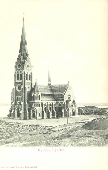 Tryckt text på kortet: "Kyrkan, Lysekil".
"Albert Wallins Bokhandel".