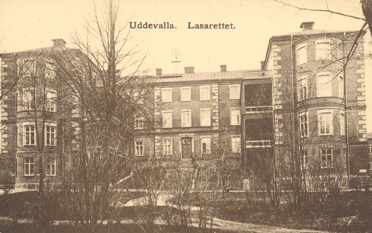 Tryckt text på kortet: "Uddevalla. Lasarettet." 