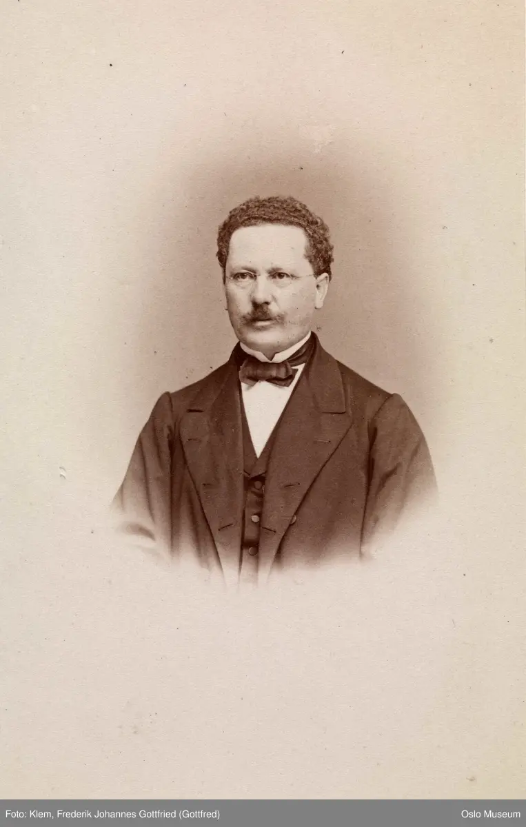 portrett, mann, sorenskriver, vignettert brystbilde