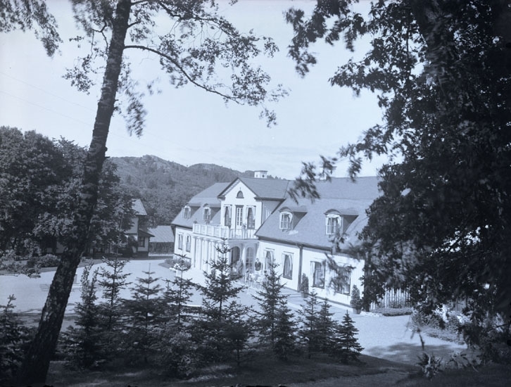 "Munkedals Herrgård. Omkring 1930."