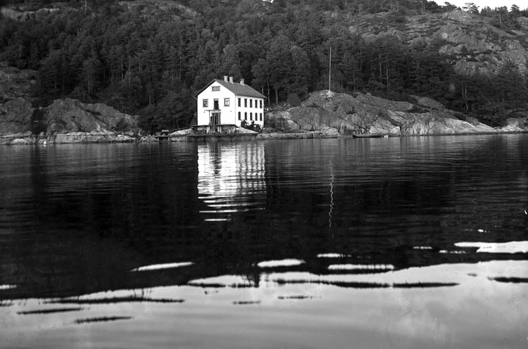 Enligt fotografens noteringar: "1936. 58. Fiskestation vid Gullmarsstationen".