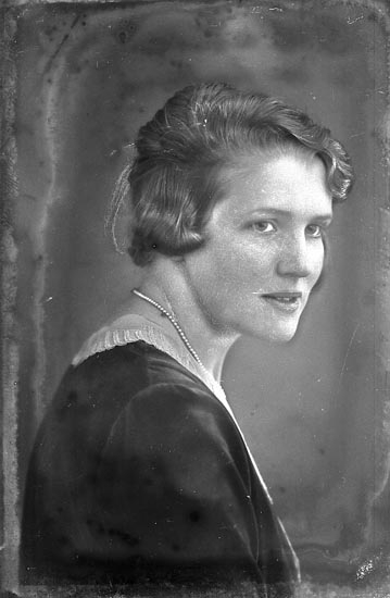 Enligt fotografens journal nr 3 1916-1917: "Johansson, Elin adr. Nymans".