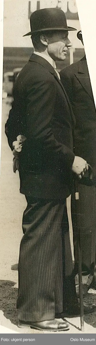 mann, aktuar, stående helfigur, profil