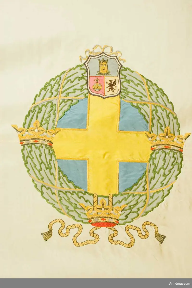 Grupp B I.

Tillverkad hos AB Greta Zachau's Flaggfabrik, Stockholm. Tillverkad och överlämnad till förbundet år 1927. Samhörande spets, kravatt, fodral, innerfodral. Höjd 1190 mm vid stången. Från Stockholms befälsutbildningsförbund genom polisassistent  H. L. Colliander.1974: