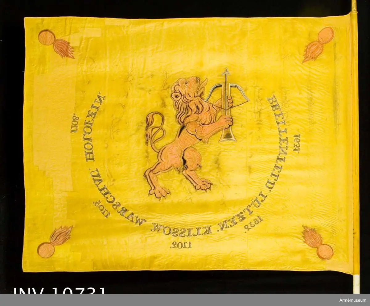 Samhörande kravatt.