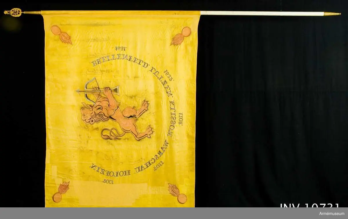 Samhörande kravatt.