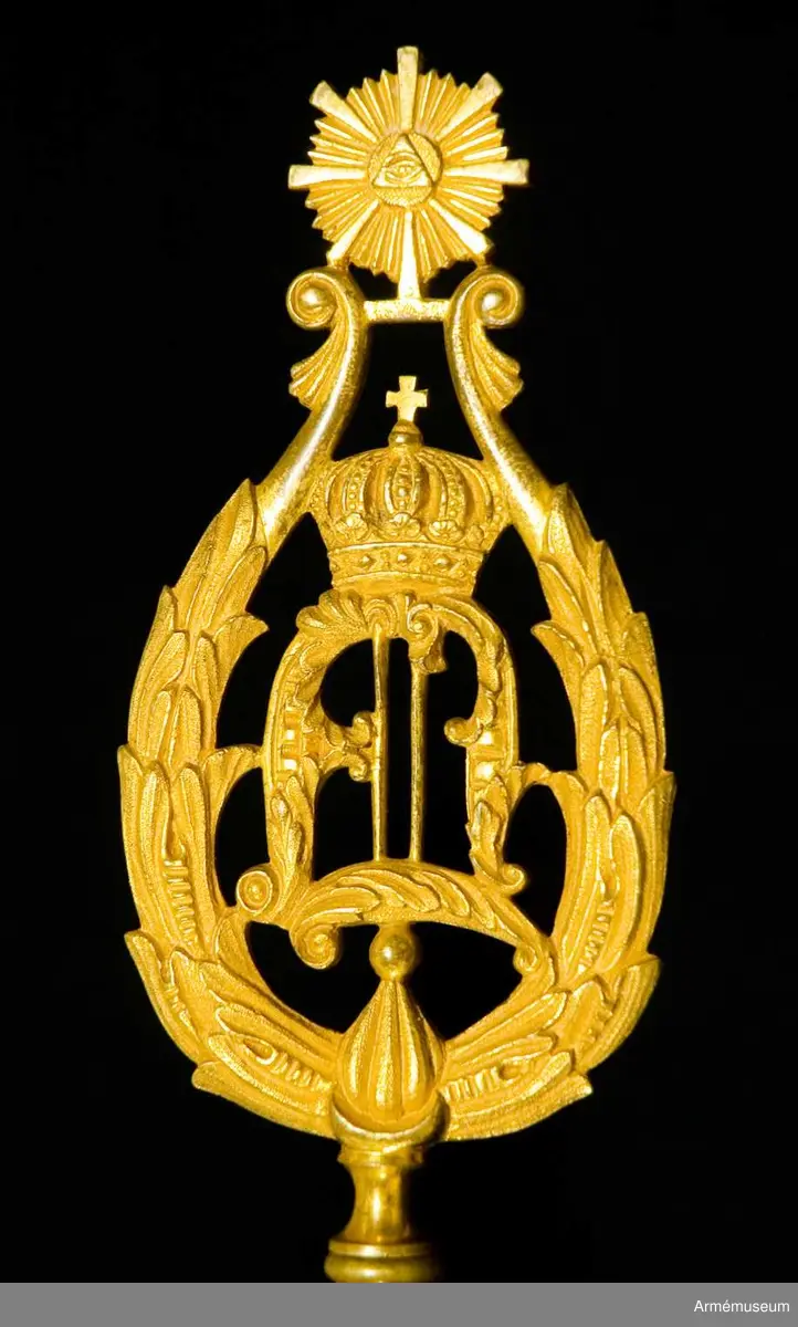 Samhörande kravatt.