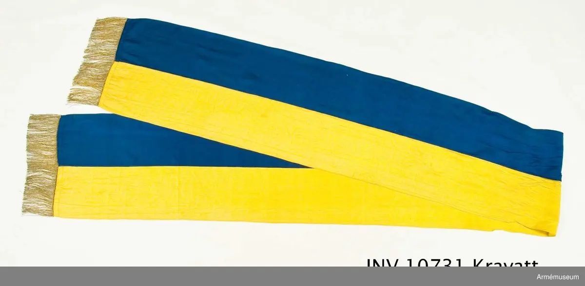 Samhörande kravatt.