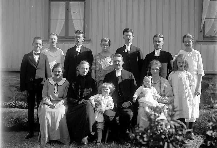 Enligt fotografens journal nr 5 1923-1929: "Franck, Prosten E. Ödsmål".
Enligt fotografens notering: "Prosten Ernst Franck Ödsmål".