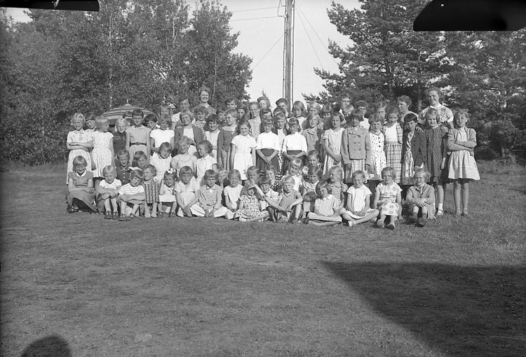 Enligt fotografens journal nr 8 1951-1957: "Majblommans, Barnkoloni Ödsmål".