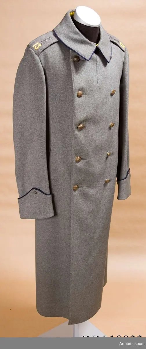 I den högra innerfickan finns en etikett med text: ”MOSSBERG & C:o Stockholm den 15/12 199 Herr Löjtn E.G. Areen”.