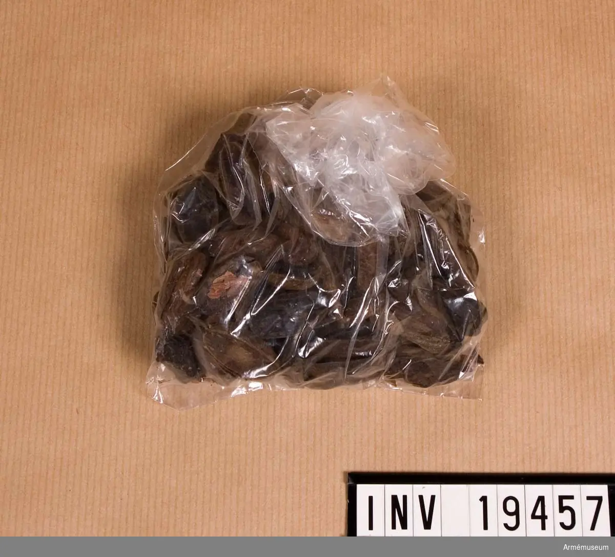 Kaffesurrogat från Andra Världskriget.
Kaffesurrogat består av malda ekollon, rostade ekollon, torkade ekollon och kokmalet kaffe.