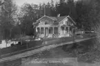 Enligt noteringar: Gustafsberg. Lönners villa.