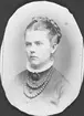 Amanda Charlotta Olsson f. Olsson (1850-1940) porträtterad i sin brudklänning