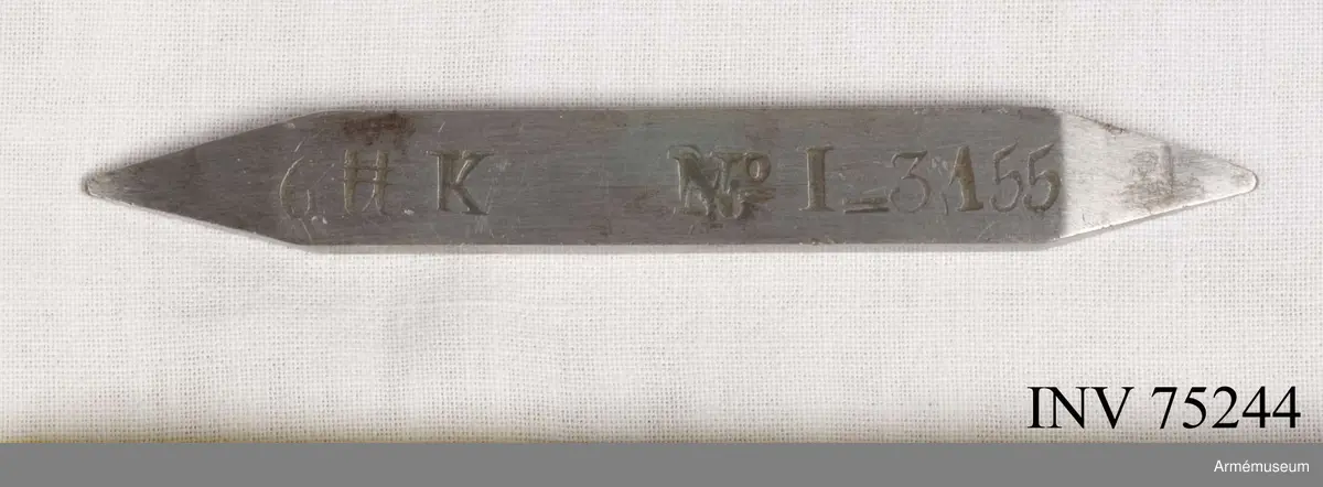 Grupp F. V. 
Märk-sticka- märkt- på ena sidan 6.K. No.1-3.155, på den andra sidan tre kronor och 1833.
