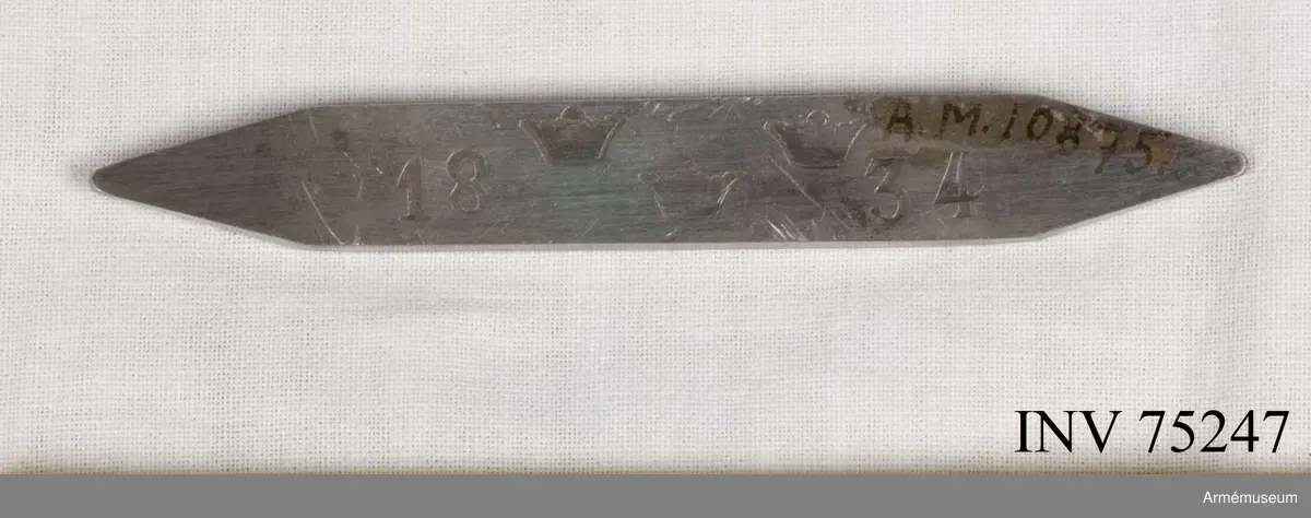 Grupp F. V. 
Märk-sticka- märkt- på ena sidan 6.K.No.2-3.125, på den andra sidan tre kronor och 1834.