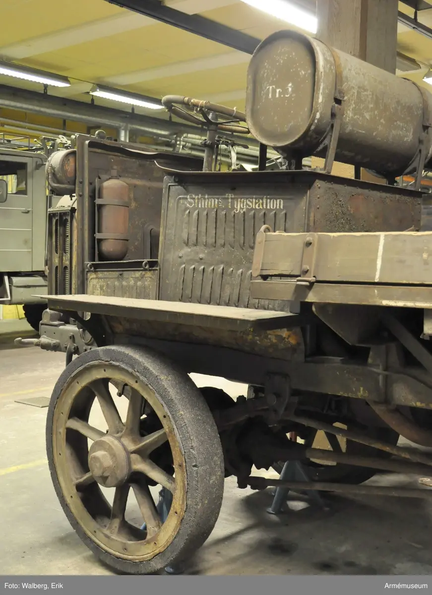 Grupp F. VI b.
4-hjulsdriven "lastbil" märkt "Stockholms Tygstation" 1920-talet.

