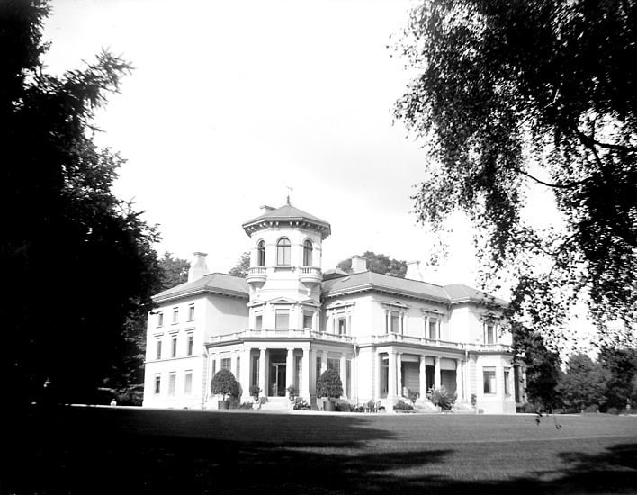 Enligt fotografens noteringar: "Ufverås ." 
Plats: Göteborg
Datum: 7 September 1896
Tid: Kl 2.10 e.m.
Ljus: Solsken
Bländare: No 2
Objektiv: Svenska Express
Exponering: Hastighet No: 3
Framkallning: Hydroechinon, Eikonogen