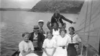 På baksidan fotot står: 