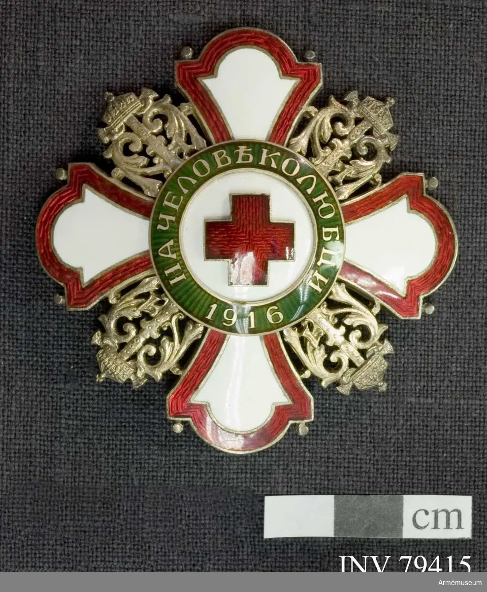 Halskors med Röda korsets emblem.