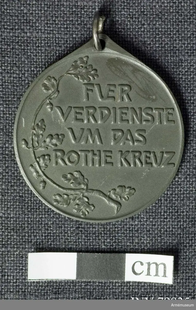 Grupp M II.                                                                                                                                                                                                                   Preussisk Rote-Kreutz-Medaille, 3 kl Bandet saknas. 