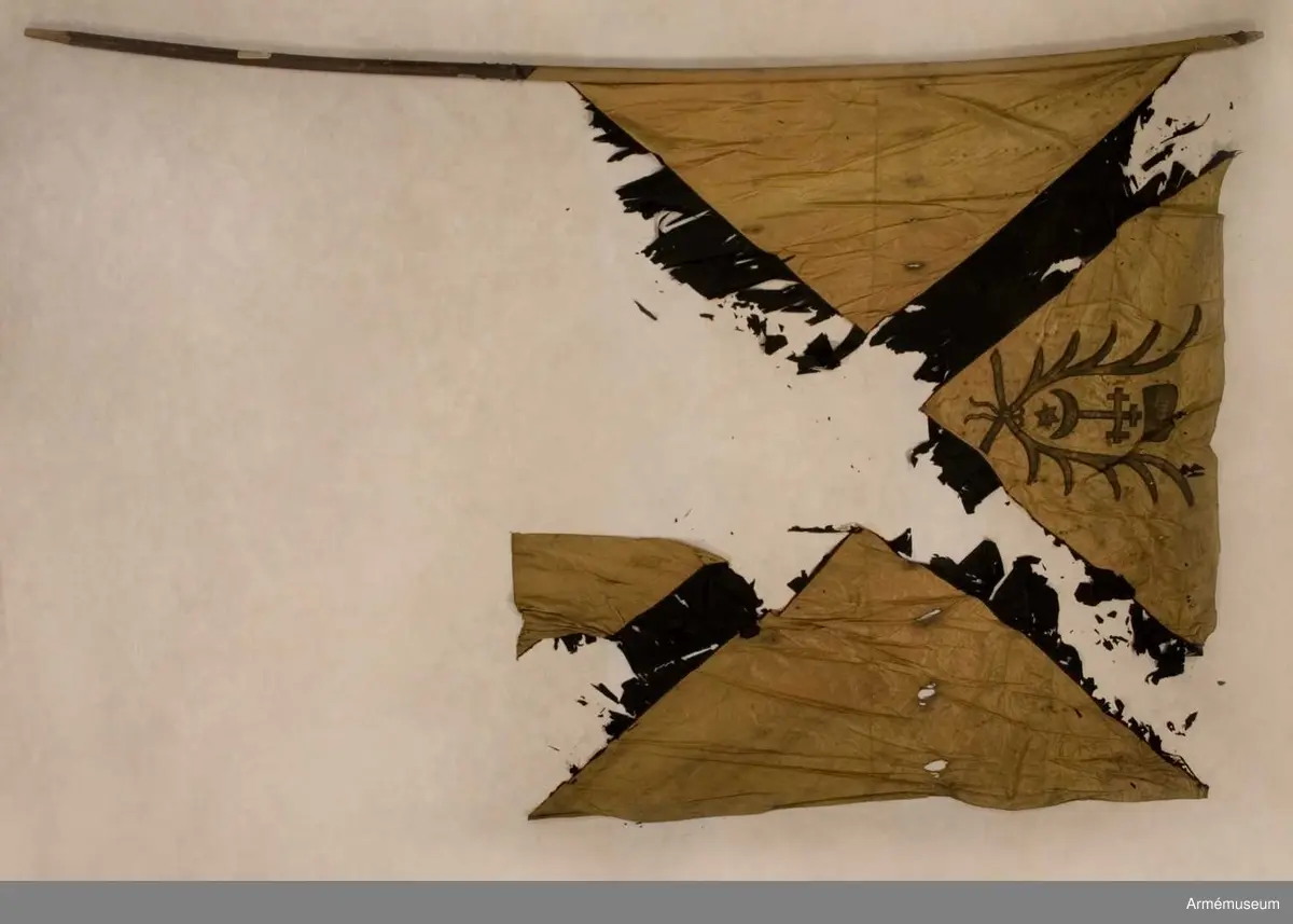 Duken ursprungligen röd med svart St Andreaskors. I översta fältet syns det heraldiska vapnet för den litauiske storhetmanen Mykolas Servacijus Visnioveckis (Michal Serwaci Wisniowiecki).