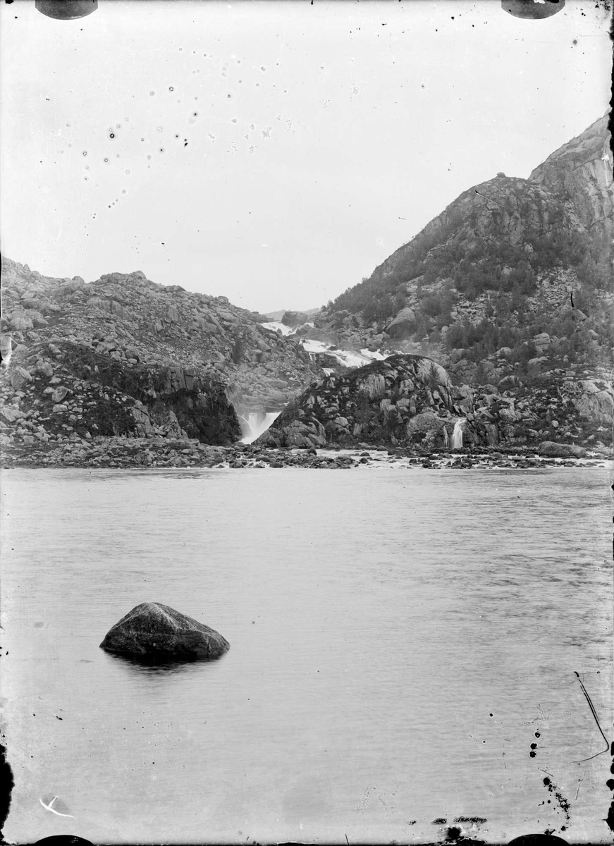 Øygreifossen. Hornnesvatnet