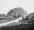 (Stereo karta XXI) Bergskant vid vägen i närheten av Berfendal. 12 September 1930.