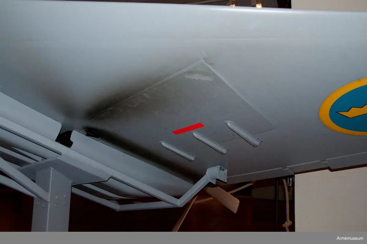 Ugglan är en form av obemannat spaningsplan son har använts av armén under 2000-talet.

Vingbredd: 4,2 m
Längd: 3,52 m
Höjd: 1,3 m
Vikt: Ca 330 kg max
Flyghastighet:150-200 km/h
Flyghöjd: 3 000 m max
Flygtid: 2,5 tim
Räckvidd: 75 km