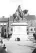 Dubbelstatyn av Karl X Gustav och Erik Dahlbergh på Kungstorget i Uddevalla