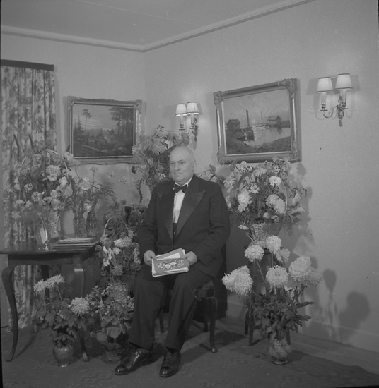 Text till bilden: "Byggmästare Mallén, Lyse 50 år. 
45.11.25".


