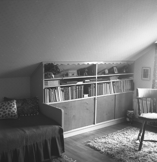 Text till bilden: "Interiör. Rylanders villa Pallen. 1947.04.11".




