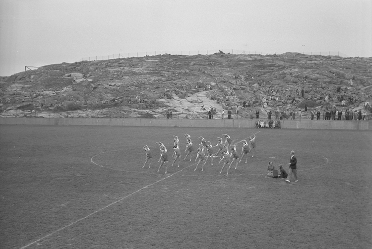 Text till bilden: "Bohuslän Dals Gymnastikförb. Gym.fest. Lysekil. 1950.05.21"












i