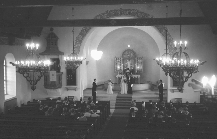 "Östen Wallén, Lyse. Bröllop i Lyse Kyrka. 1950.10.20"