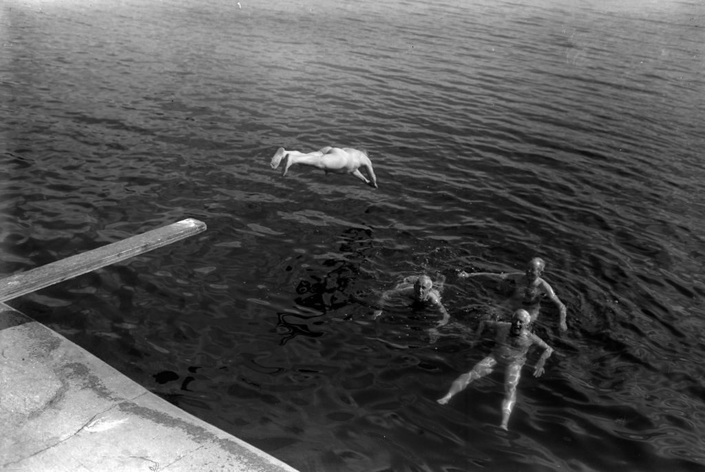 Text till bilden: "Hällekind 1950. Ferm".