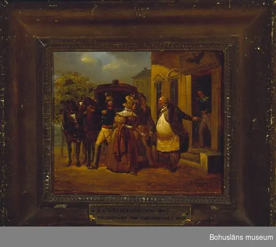 Montering/ram: Ram.
Alexander Wetterling var svensk militär och konstnär (landskaps- och historiemålare).

Ur handskrivna katalogen 1957-1958:
Wetterling: Diligensen v. värdshuset
Förv. datum ev. 1862
H: 17. Br. 20,7 "C. Wetterling 1835" Olja på pannå.
8

Lappkatalog: K 1

På skylt ovan värdshusets ingång står "Zum Schwartsen Adler", [Hos svarta örnen].
I gåvoförteckning för år 1862 står antecknat: Nauchhoff, Öfverste, en tafla i Olja af Wetterling.