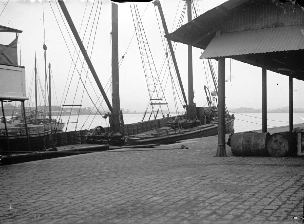 Segelfartyg i inre hamnen i Jönköping.