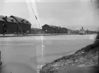 Hamnen, Enköping, vy från nordväst, ev. 1913. Ångbåtarna Enköping II och Ivar Blå vid kaj.