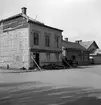 Kvarter Diplomaten i Jönköping med Wilhelm Enanders Bokbinderi år 1953. I bakgrunden skymtar taket Frälsningsarmens tempel, som före år 1897 varit gamla ridhuset.