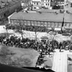 Publik vid invigning av nytt klockspel i Sofiakyrkan, Jönköping, den 13 april 1958.