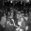 Dans i Folkets park i Huskvarna på 1960-talet. Detta är Rotundan, där ungdomarna höll till. Vid södra ingången fanns också en dansbana, där Margit Borgs och andra orkestrar spelade upp till gammeldans.