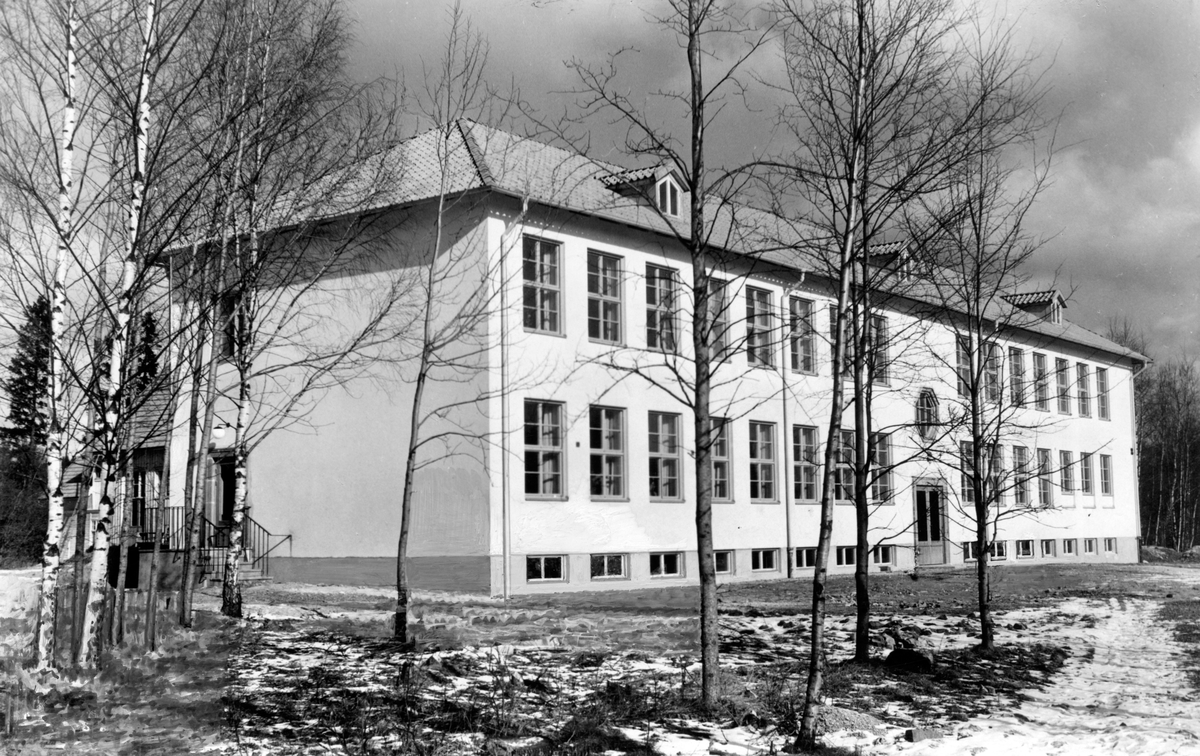 Folkskolan i Tenhult, invigd 1949 av landshövding Olle Ekblom.