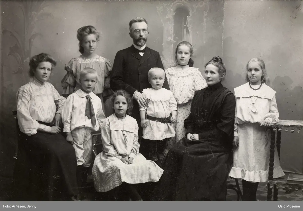 familiegruppe, mann, kvinne, jenter, gutter