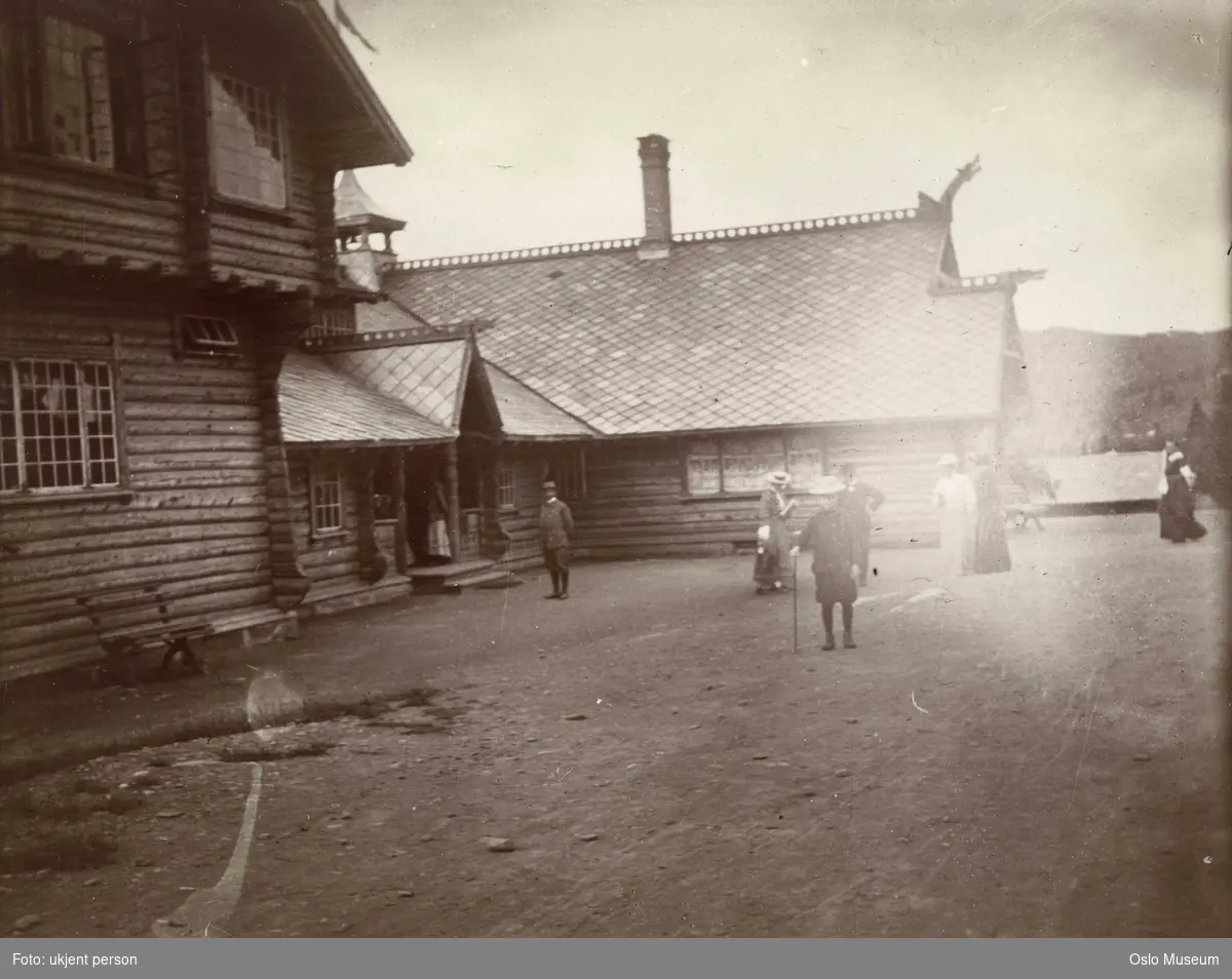 Fefor høyfjelssanatorium, gårdsplass, mennesker