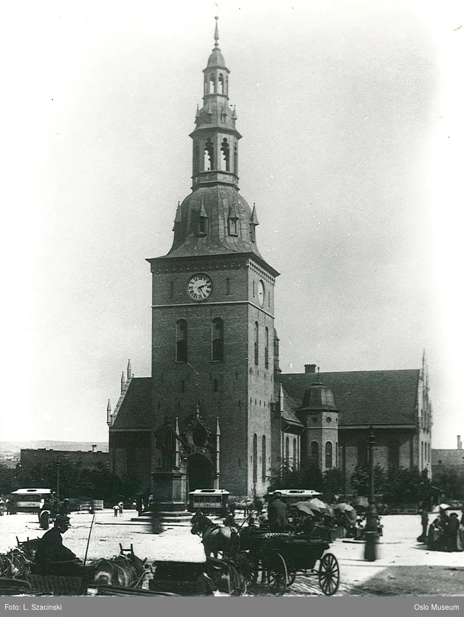 Vår Frelsers kirke, torg, hestekjøretøyer, statue, hestesporvogn