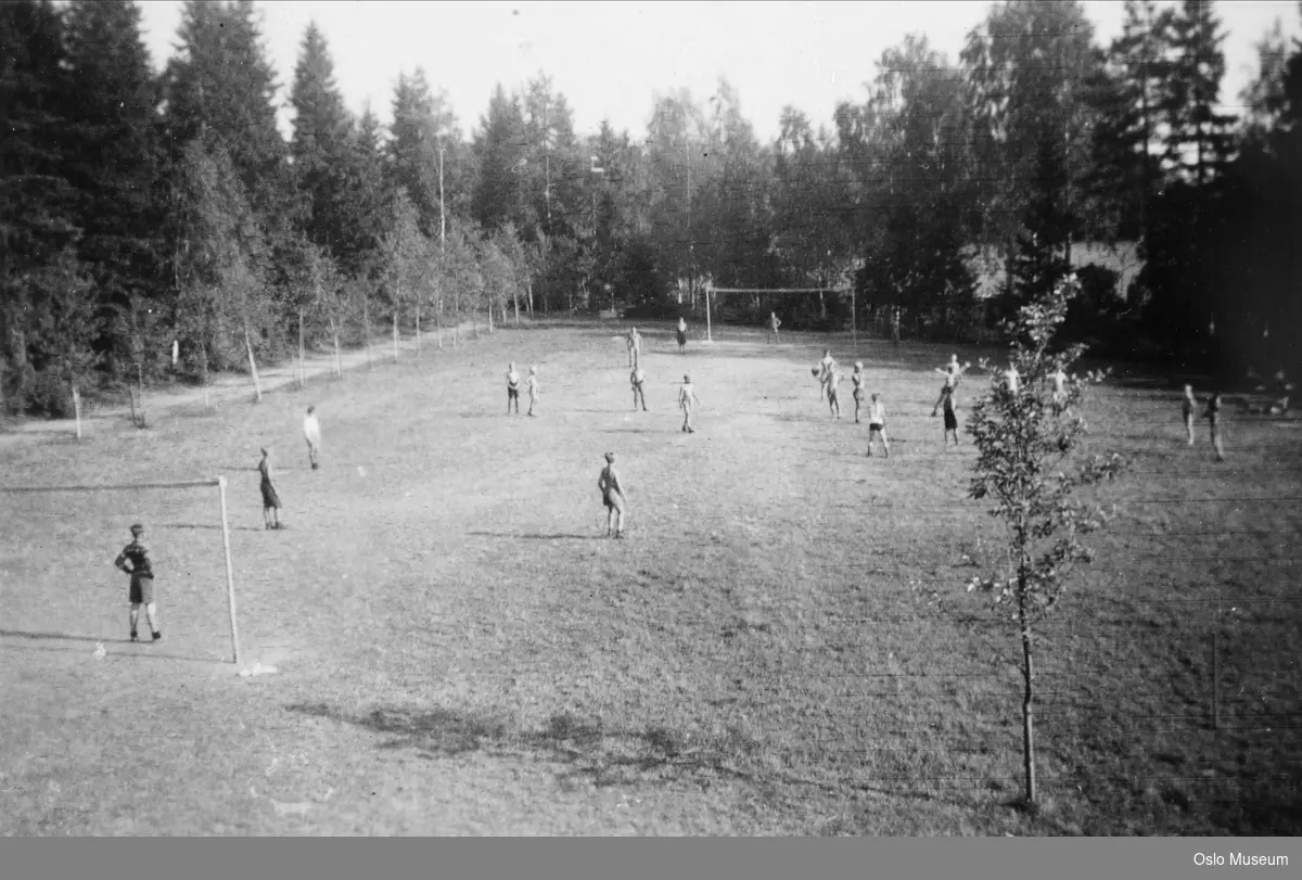 Oslo kommunes feriekoloni, Vestvoll, gutter, fotballbane