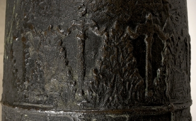 Kanonrör.
Gjutet riksvapen med initialerna G.A.R.S och årtalet 1626. Band med Vasakärvar och akantusblad.